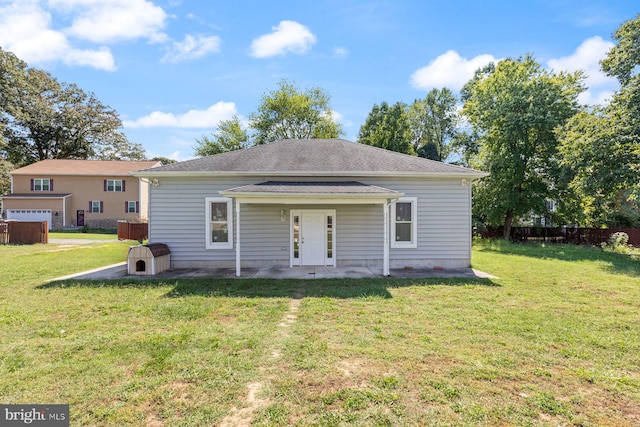 view of front of house with a patio area and a front lawn