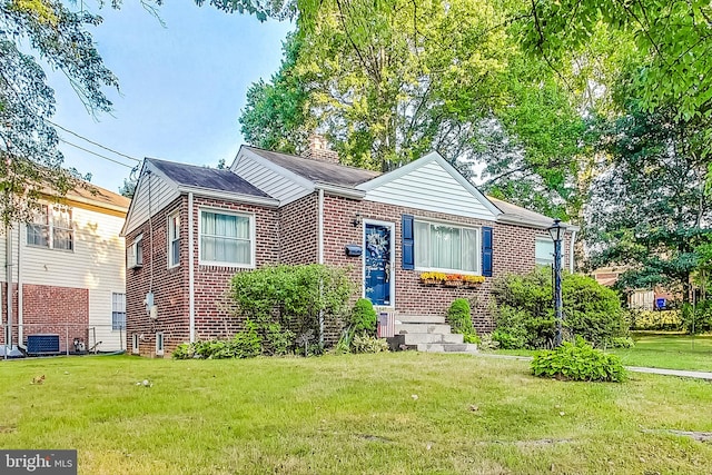 view of front of home featuring central air condition unit and a front yard