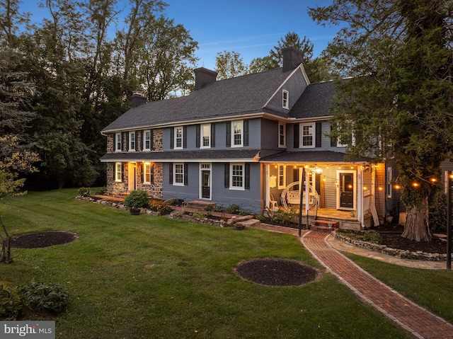 view of front of home featuring a lawn