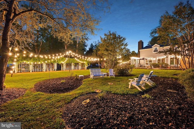 view of yard at dusk