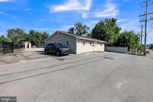 8504 Miramar Rd, Pasadena, MD 21122 - ranch-style home featuring uncovered parking
