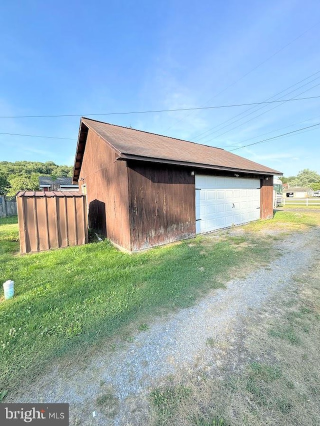 view of outdoor structure with a yard