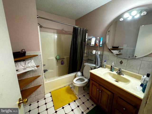 full bathroom with a textured ceiling, vanity, decorative backsplash, toilet, and shower / bath combo