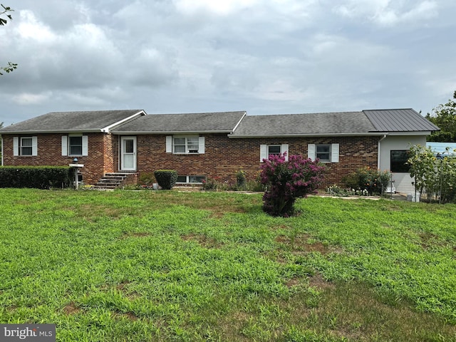 single story home with a front yard