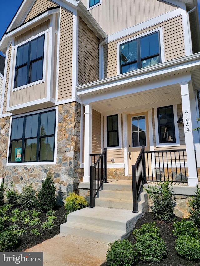 view of front of house with covered porch