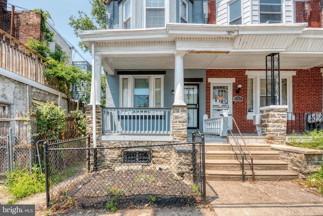 view of front of property featuring covered porch