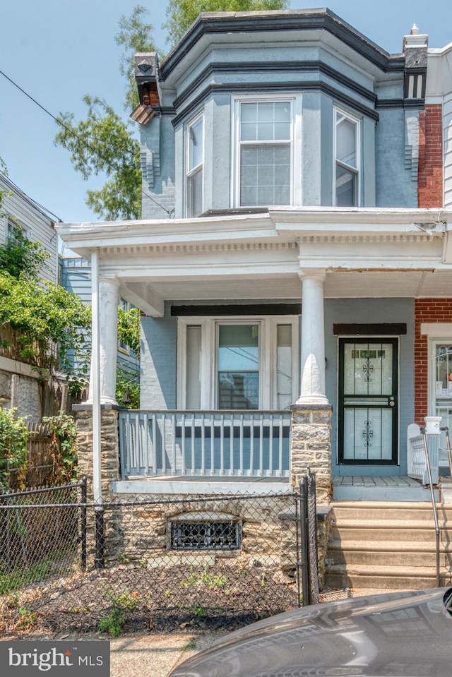 view of front of home featuring a porch