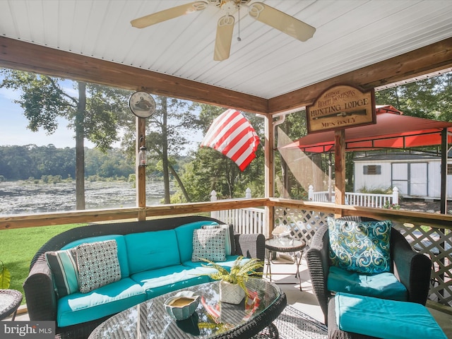 sunroom featuring ceiling fan