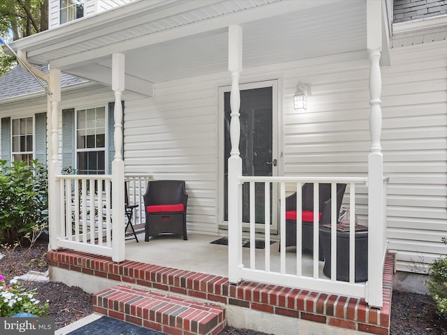 entrance to property featuring a porch