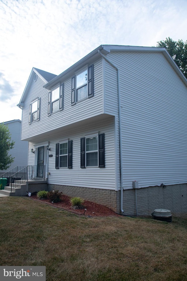 view of front of home with a front yard