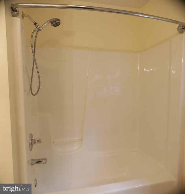 bathroom featuring shower / washtub combination