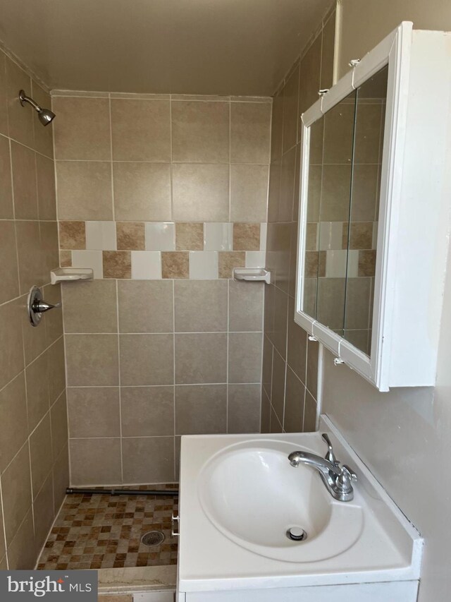 bathroom featuring vanity and a tile shower