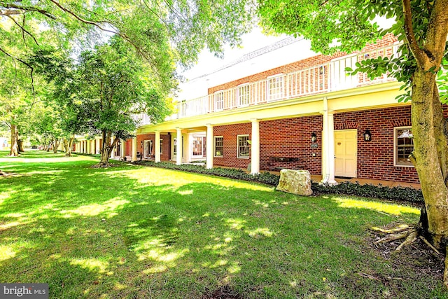 back of house featuring a yard