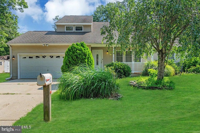 view of front facade with a garage and a front yard