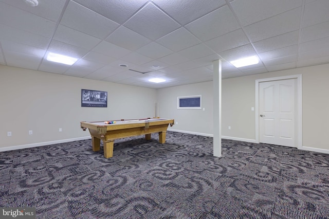 recreation room featuring carpet floors, a drop ceiling, and baseboards