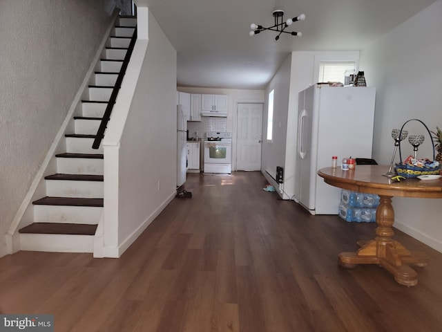 foyer entrance featuring dark wood-type flooring and a notable chandelier