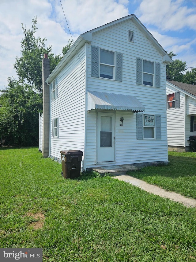 view of front of property with a front yard