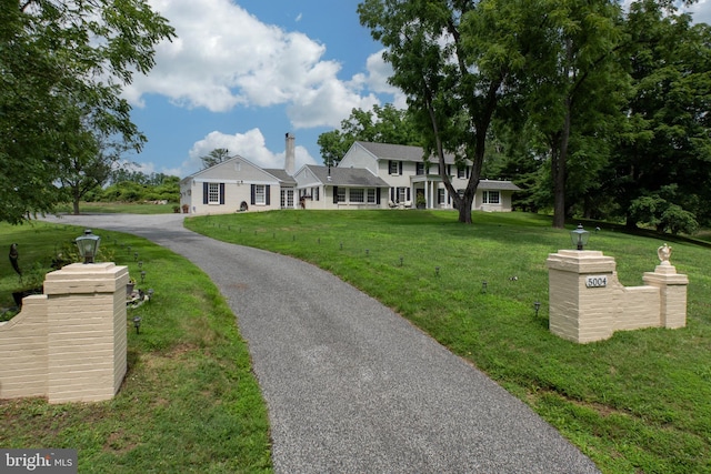 view of front of property with a front yard