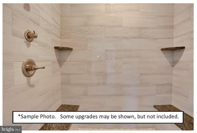 bathroom featuring tiled shower