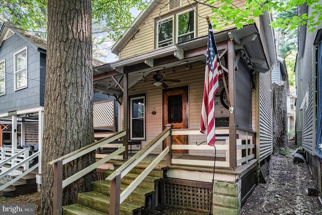 view of front of home with ceiling fan