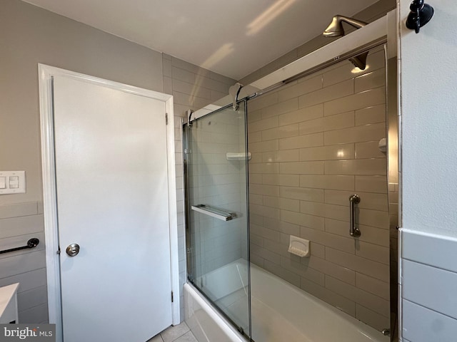 bathroom featuring enclosed tub / shower combo