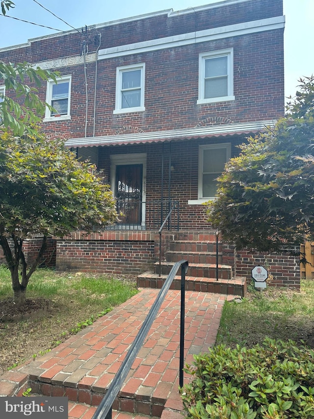 view of front facade featuring a porch