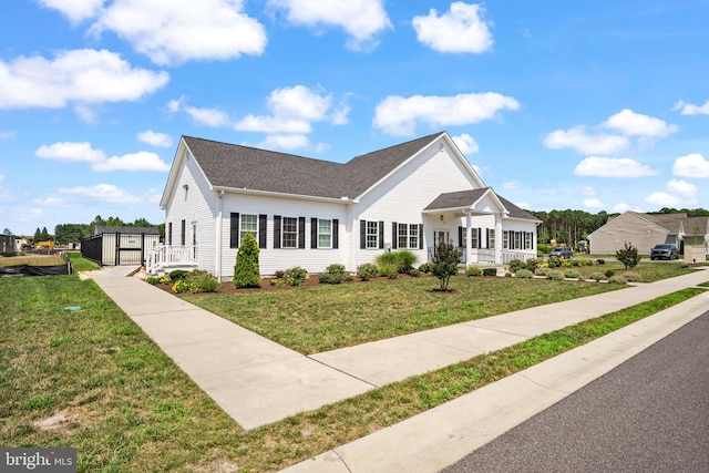 view of front of home featuring a front yard