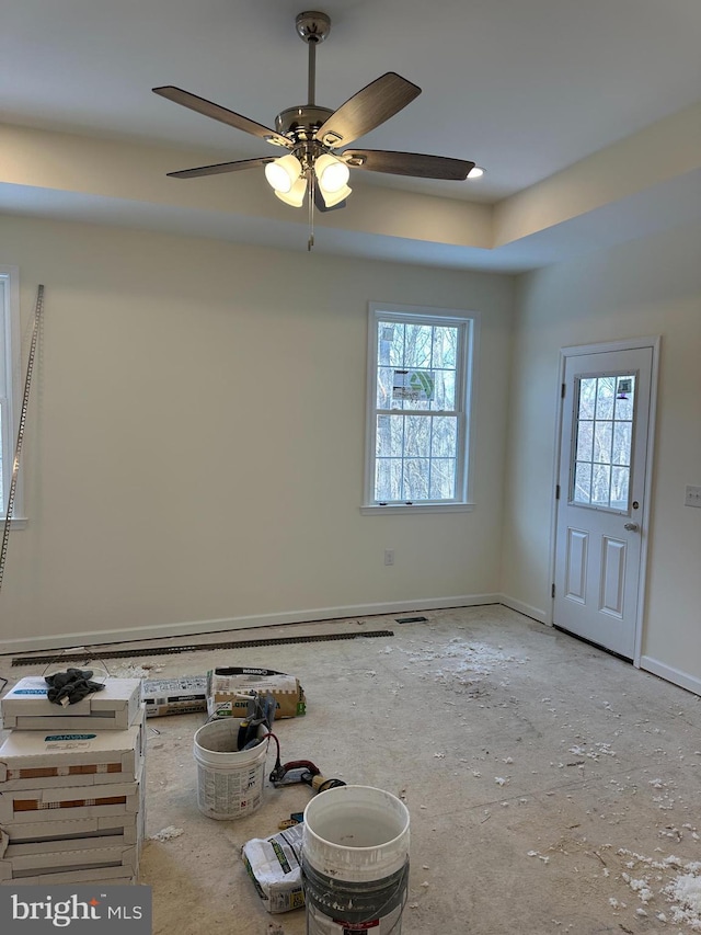 foyer entrance featuring ceiling fan