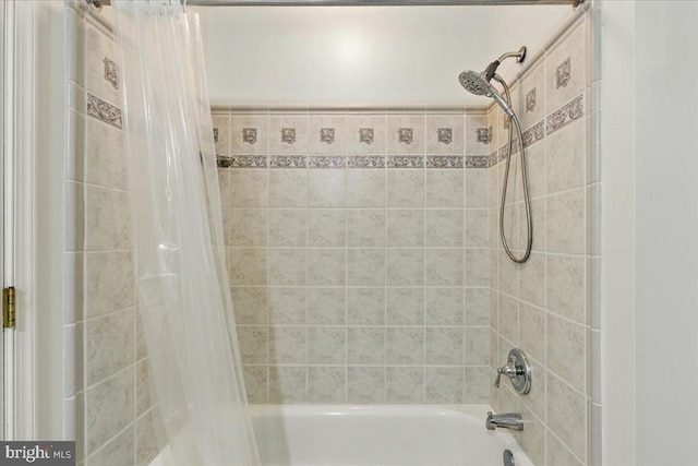 bathroom with shower / bath combo