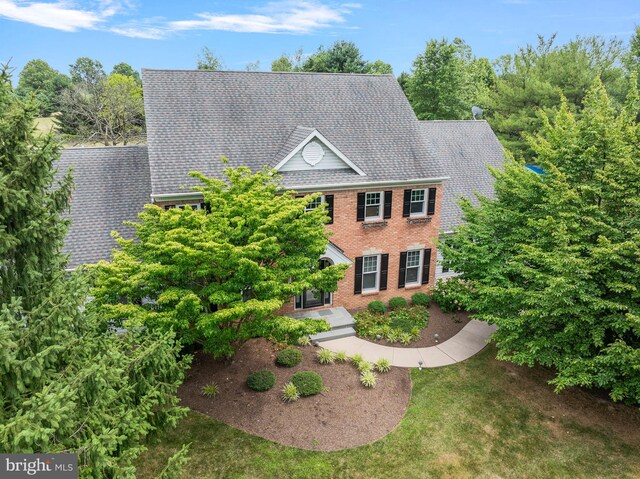 colonial inspired home with a front yard