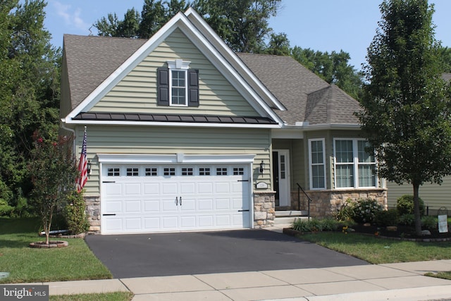 view of front facade featuring a garage and a front yard