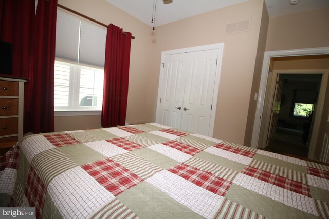 bedroom featuring visible vents, a closet, and a ceiling fan