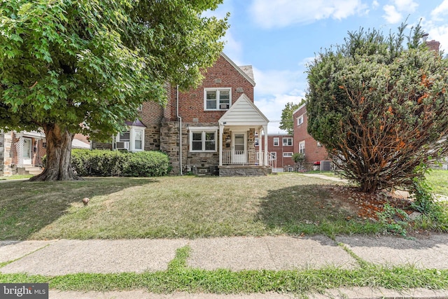 view of front of house with a front lawn