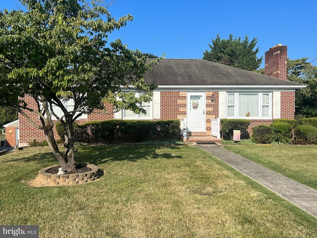 view of front of property with a front lawn