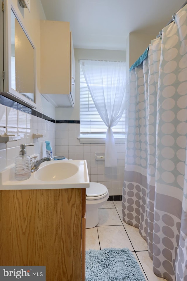 bathroom featuring tile walls, backsplash, vanity, and toilet