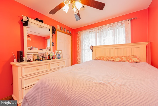 bedroom with ceiling fan