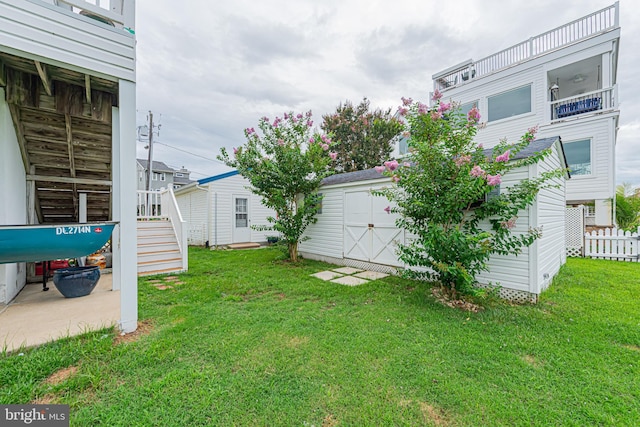 view of yard with a storage shed