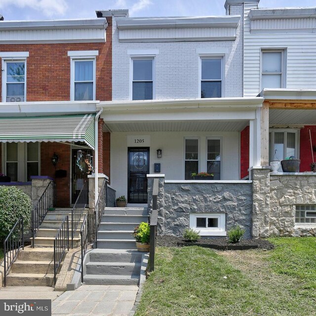 property entrance with covered porch