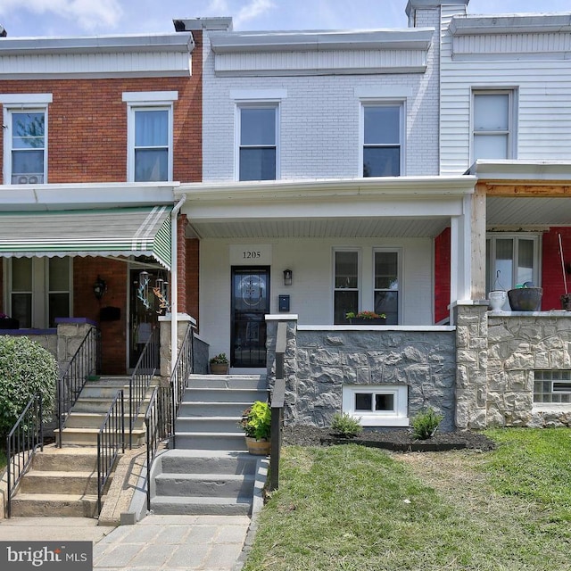 townhome / multi-family property featuring a porch