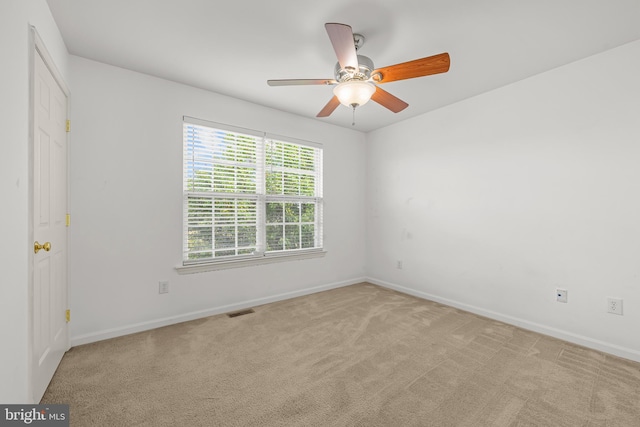 carpeted empty room featuring ceiling fan