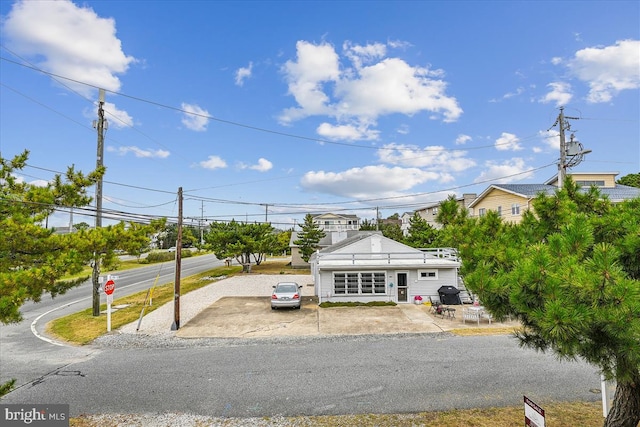 view of front of property featuring fence