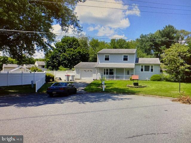 view of front of home with a garage and a front lawn