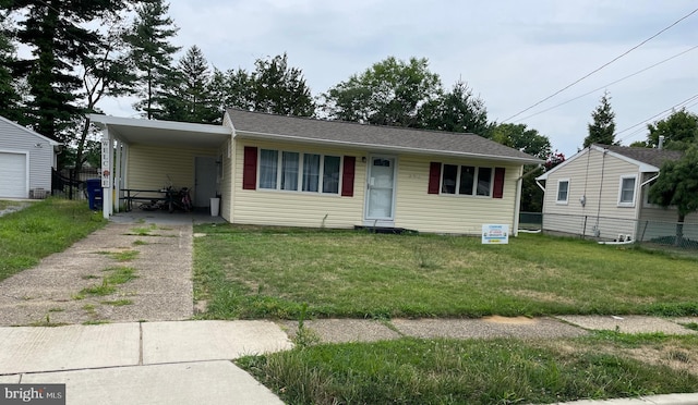 view of front of home featuring a carport and a front lawn