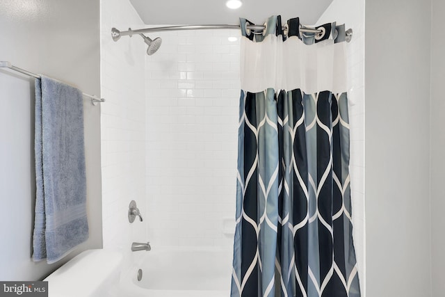 bathroom featuring shower / bath combo