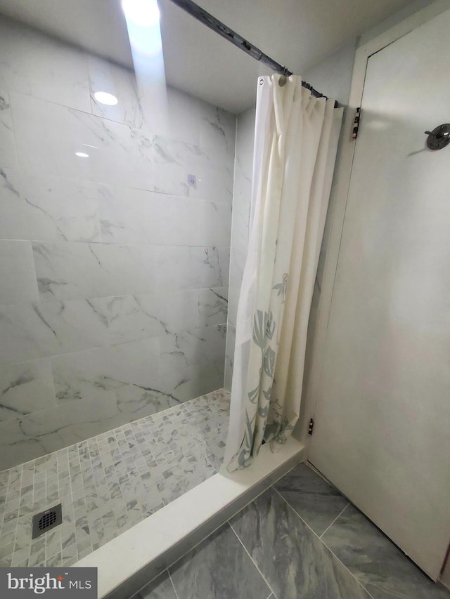 bathroom with curtained shower