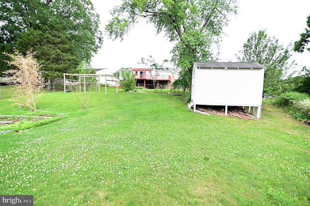 view of yard featuring an outbuilding and a storage unit