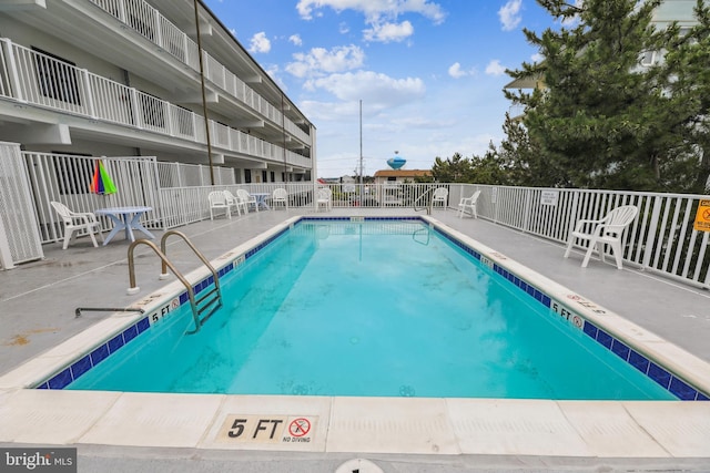 view of swimming pool