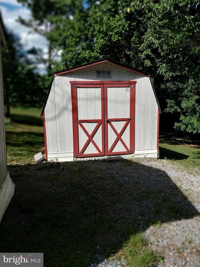 view of outbuilding