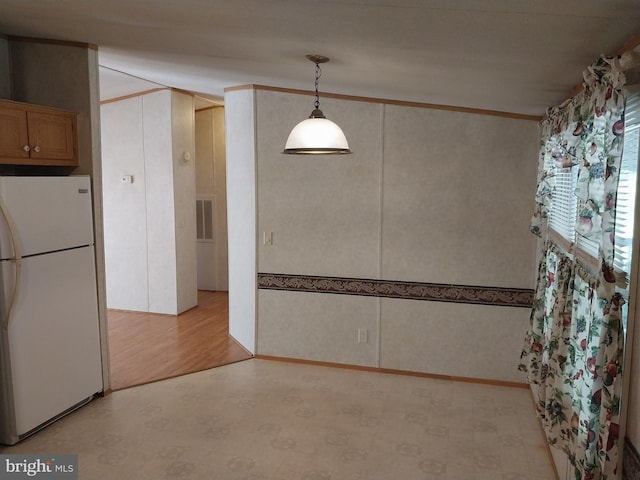 unfurnished dining area with ornamental molding