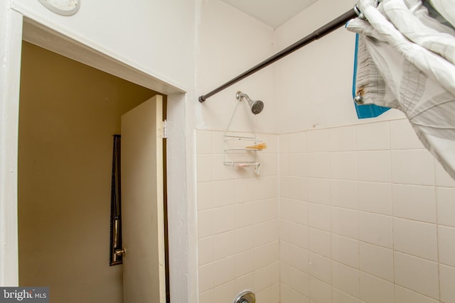 bathroom with tiled shower